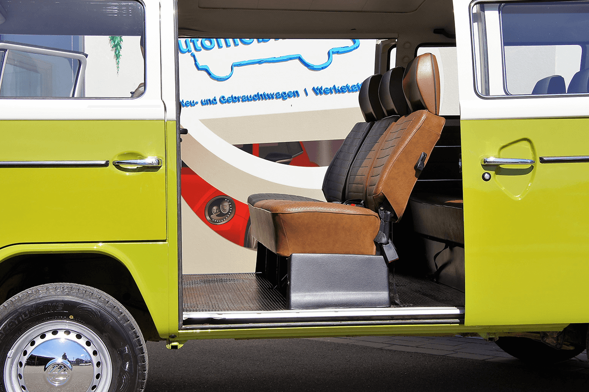 vw-t2-9-sitzer-bus-automobile-lopp-in-m-hlhausen